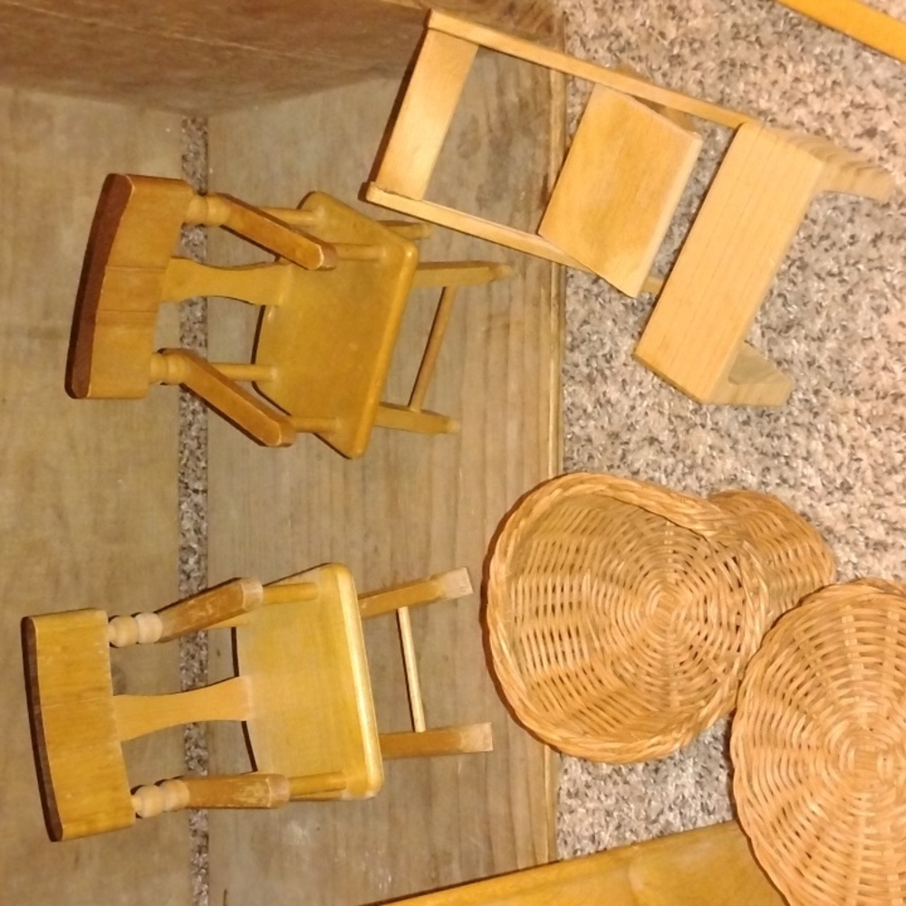 Vintage STROMBECKER Natural Wood and Wicker DOLLHOUSE Lot 14 Pieces TLC - Picture 4 of 10
